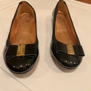 Kate Spade black patent with bow flats. Worn once. Size 8.5M